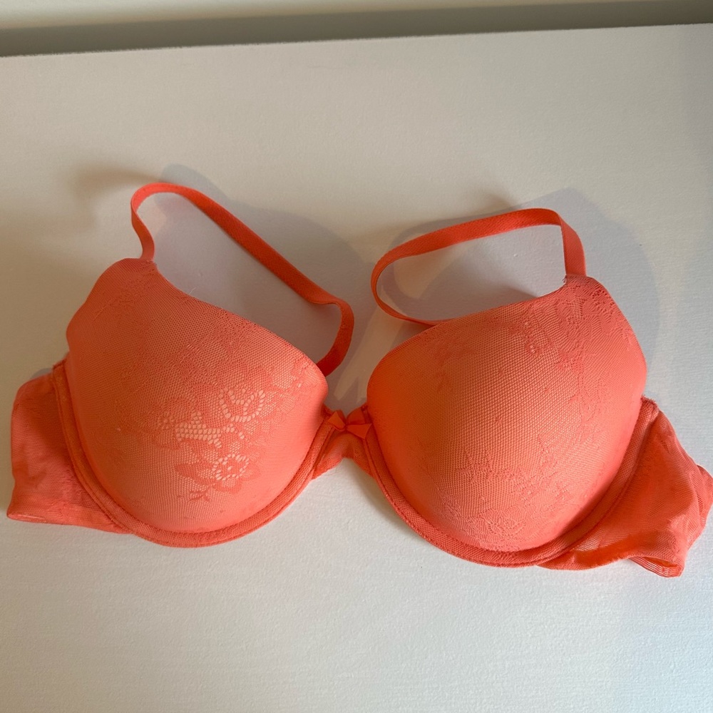 Never been worn light orange Gillian & O’Malley bra